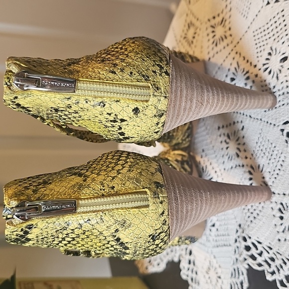 Vince Camuto Yellow and Black Women's Snakeskin Heels - Picture 3 of 12